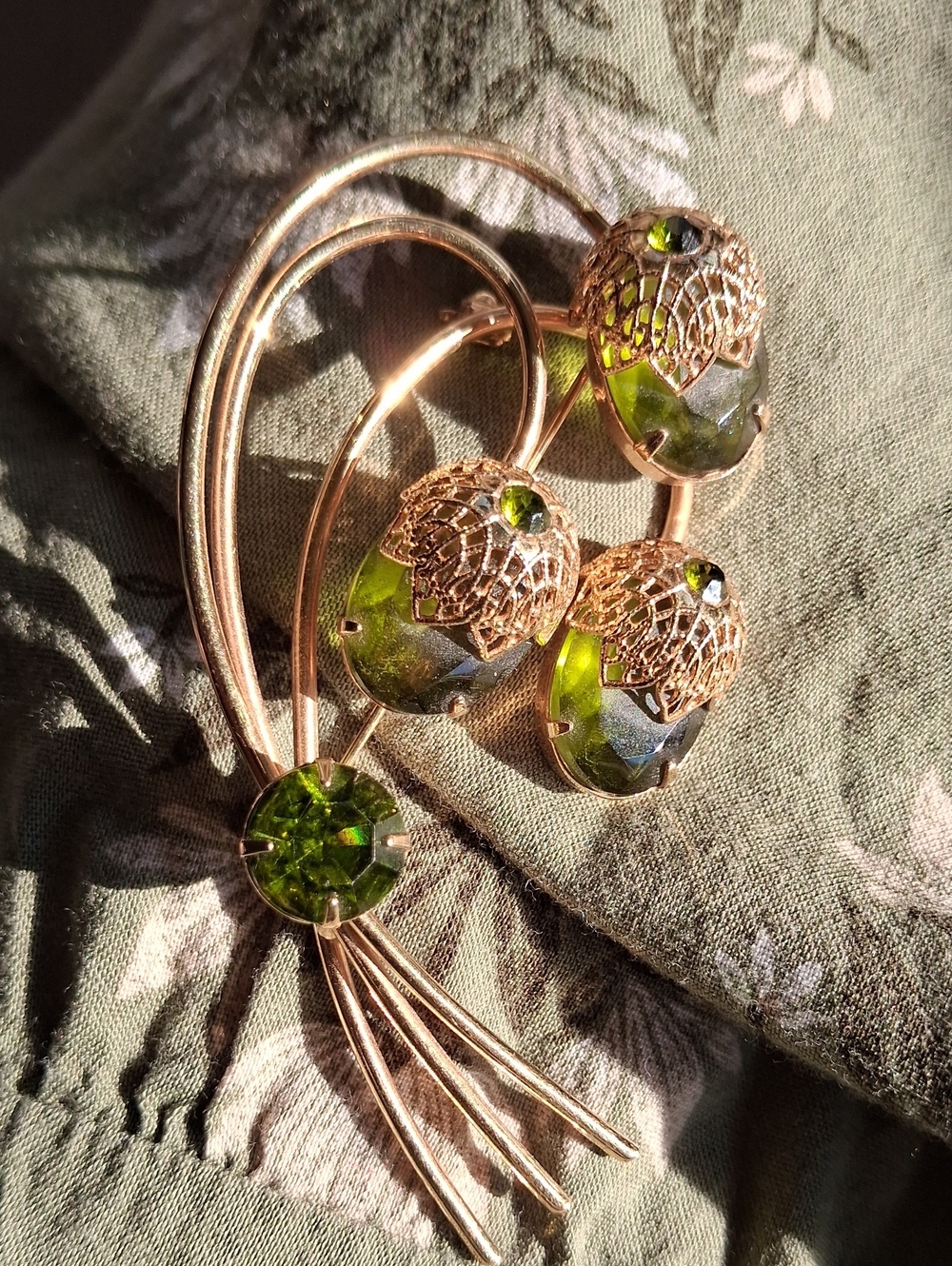Vintage Sarah Coventry "A Touch Of Elegance" Broche